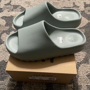 Yeezy slide salt